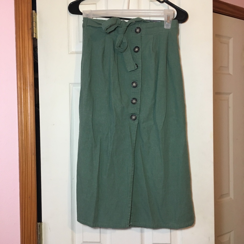 Army Green Midi Button up skirt. XS